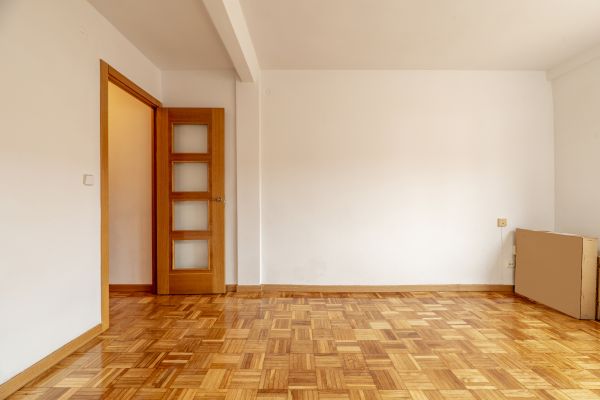Floor Varnishing Service